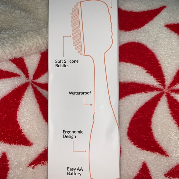 pmd clean is a smart facial cleansing device with over 7,000 vibrations per min. - Picture 3 of 4